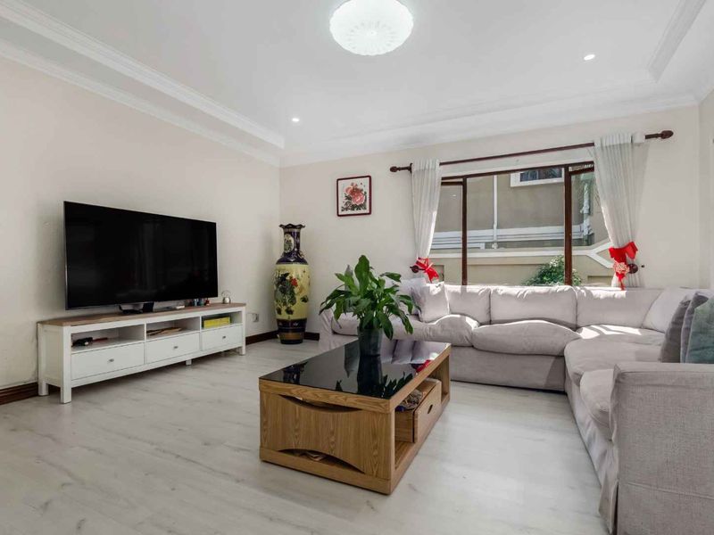 A BRIGHT AND SPACIOUS DOUBLE-STOREY DELIGHT IN A FABULOUS LOCATION - Photo 4