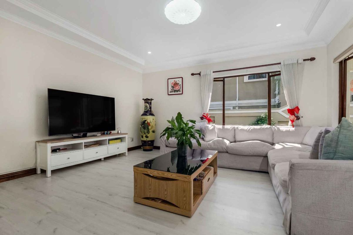 A BRIGHT AND SPACIOUS DOUBLE-STOREY DELIGHT IN A FABULOUS LOCATION - Photo 4