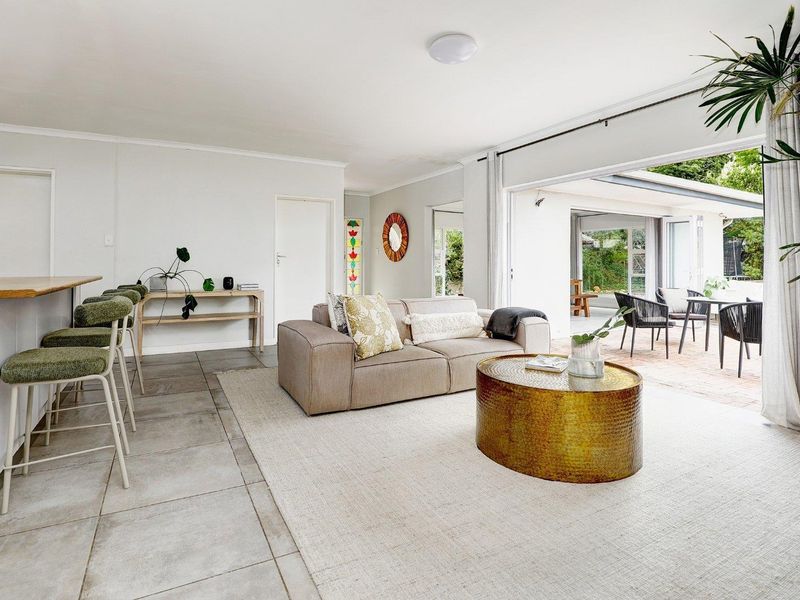 Tranquil Retreat with Mountain Views – Newly Renovated Gem! - Photo 4