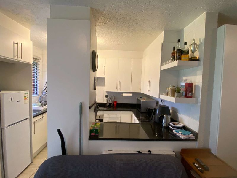 1 Bedroom Apartment / Flat for Sale in Waterkloof Ridge. - Photo 10