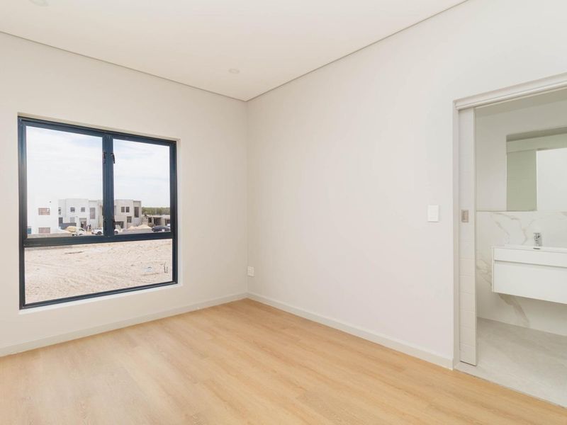 Stunning Brand-New Home in Sought-After Sandown No Transfer Duty | VAT Included | Buy Direct from Developer - Photo 5