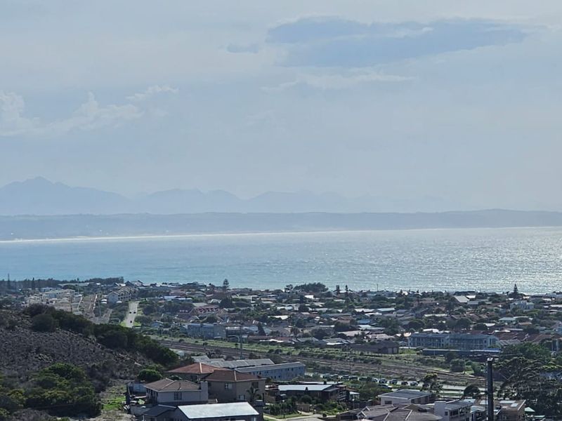 Exclusive Sole Mandate. North facing family home with sea view! - Photo 5