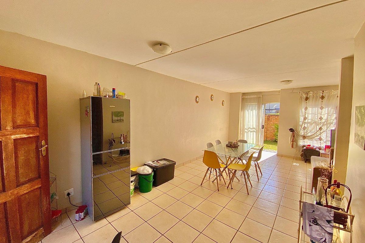 Charming Family Home in Secure Community - Photo 5