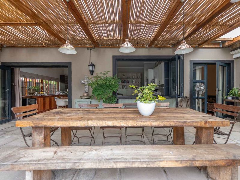 THE ENTERTAINER - Photo 5