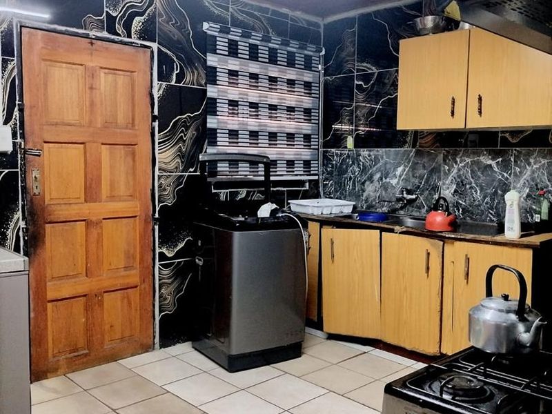 Spacious 3-Bedroom House for Rent in Palm ridge - Photo 5