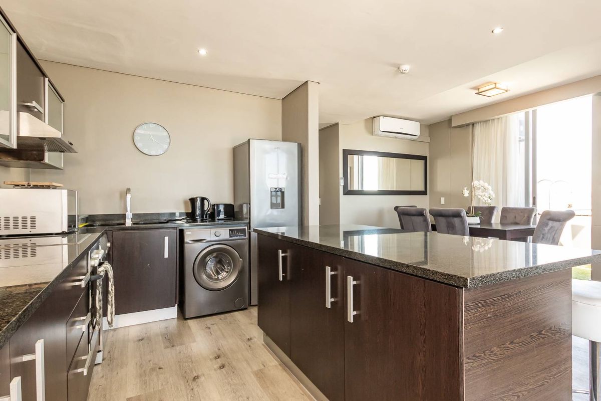 2 Bedrooms, 2 Bathrooms, with private deck overlooking Blouberg beaches. - Photo 4