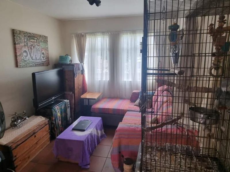 Secure, Easy Living with Lifestyle Perks in Florentia - Photo 8