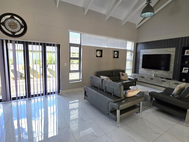 Modern 4 Bedroom Family Home in Leloko Lifestyle Estate - Photo 8
