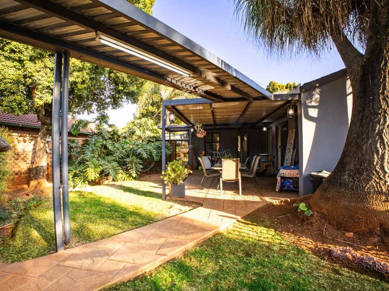 4 Bedroom Beauty For Sale in Waverley - Photo 4