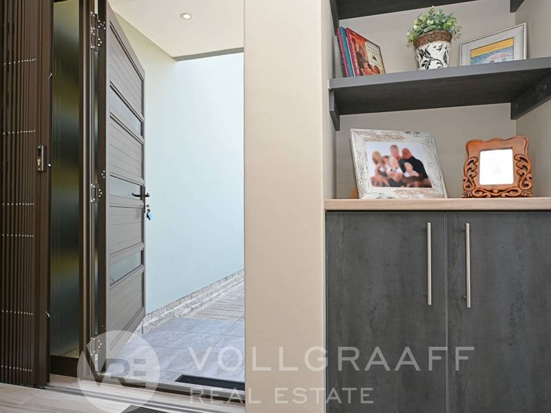 Five-Bedroom Seafront Home For Sale - Mile 4, Extension 1 - Photo 5