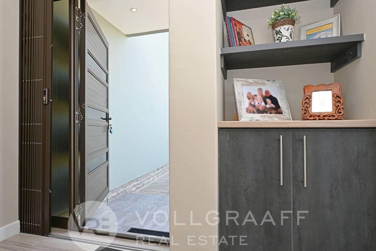 Five-Bedroom Seafront Home For Sale - Mile 4, Extension 1 - Photo 5