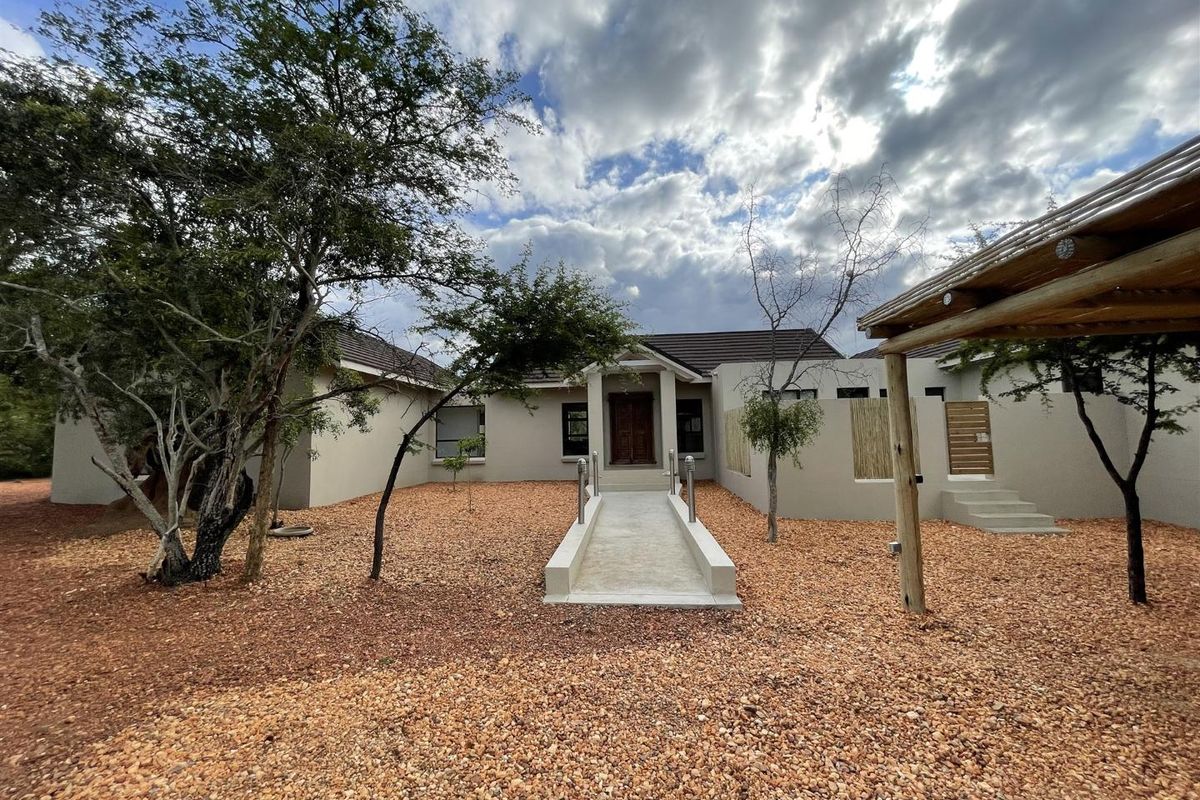 5 Bedroom home for sale in Moditlo Estate - Photo 2