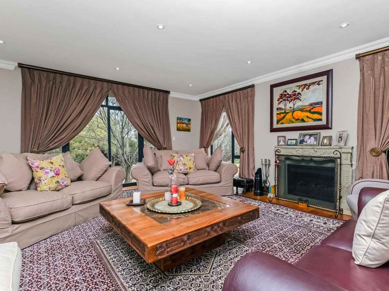 PERFECTLY PRIVATE ENTERTAINER HOME, OOZING WITH CHARACTER AND CHARM WITH A GORGEOUS BREATH-TAKING VIEW - Photo 3