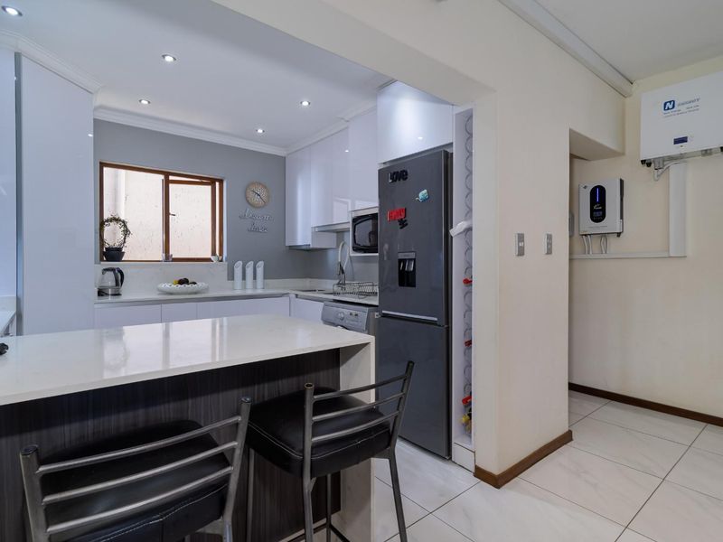 3 BEDROOM GARDEN HOME WITH BACK-UP POWER IN SECURE ESTATE IN RIVONIA - Photo 8