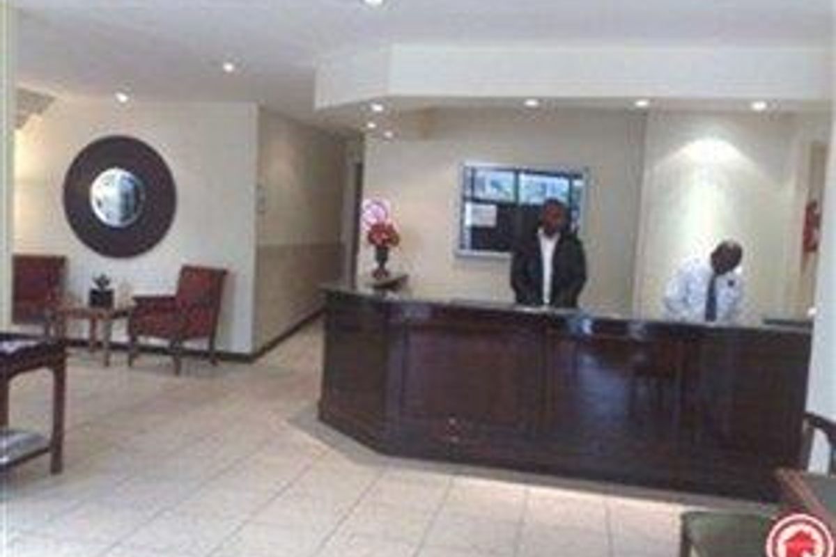 FURNISHED BACHELOR - Photo 2