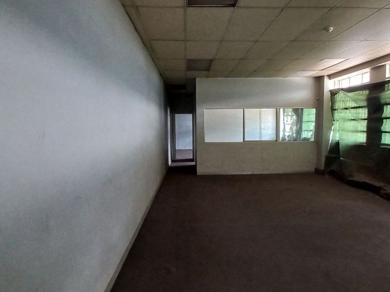 1237m2 Benrose Warehouse To Let - Photo 8