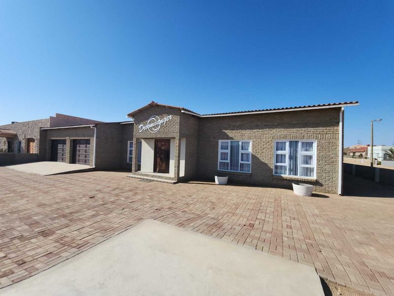 5-Bedroom house.on corner erf, priced to sell or nearest cash offer!!! - Photo 3