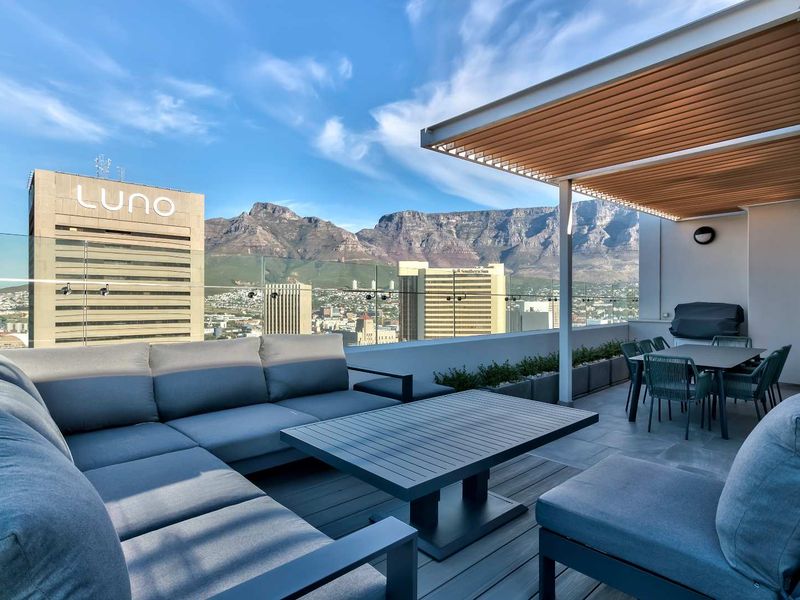 Spectacular 3-Storey Penthouse, Pool & Views! - Photo 4