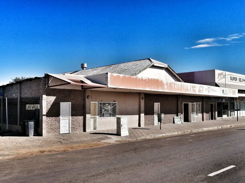 PERFECTLY LOCATED OFFICE / SHOP BUILDING FOR SALE IN MARIENTAL - Photo 2