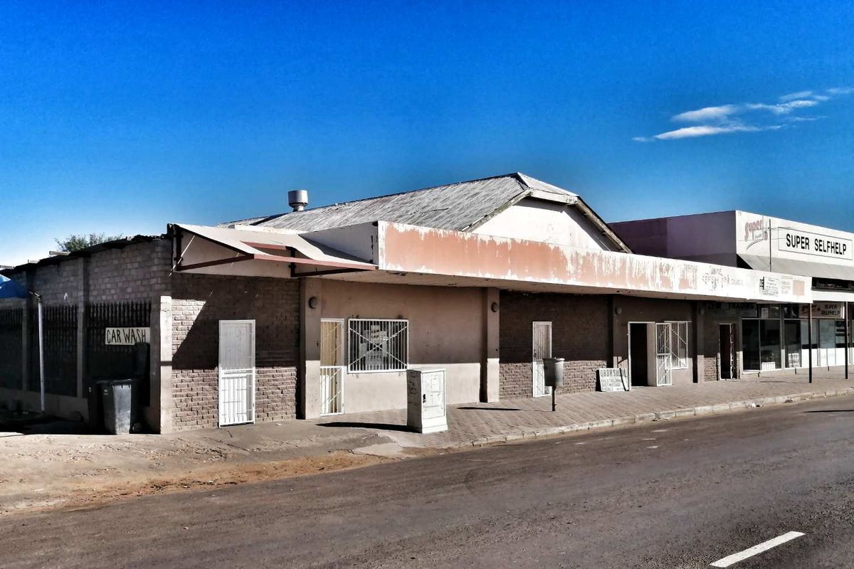 PERFECTLY LOCATED OFFICE / SHOP BUILDING FOR SALE IN MARIENTAL - Photo 2