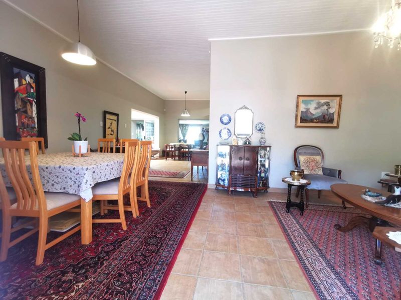 Single levelled House with granny flat for sale in Klein Windhoek - Photo 4