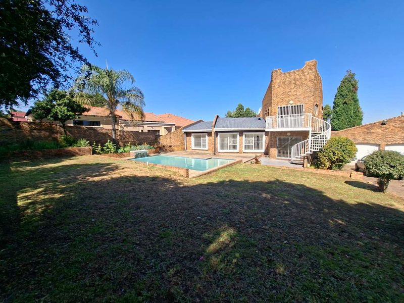 3 Bedroom/2 Bathroom Family Home - Photo 4