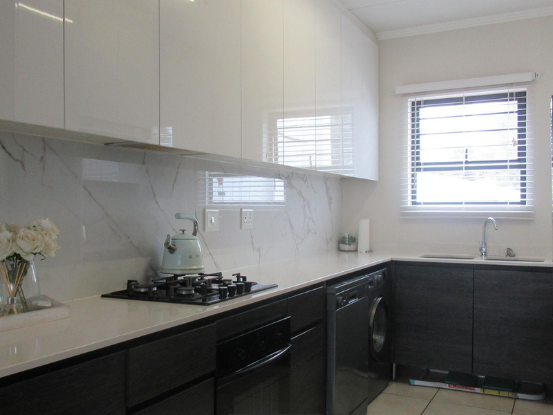 3-bedroom ground floor unit for sale - Photo 2