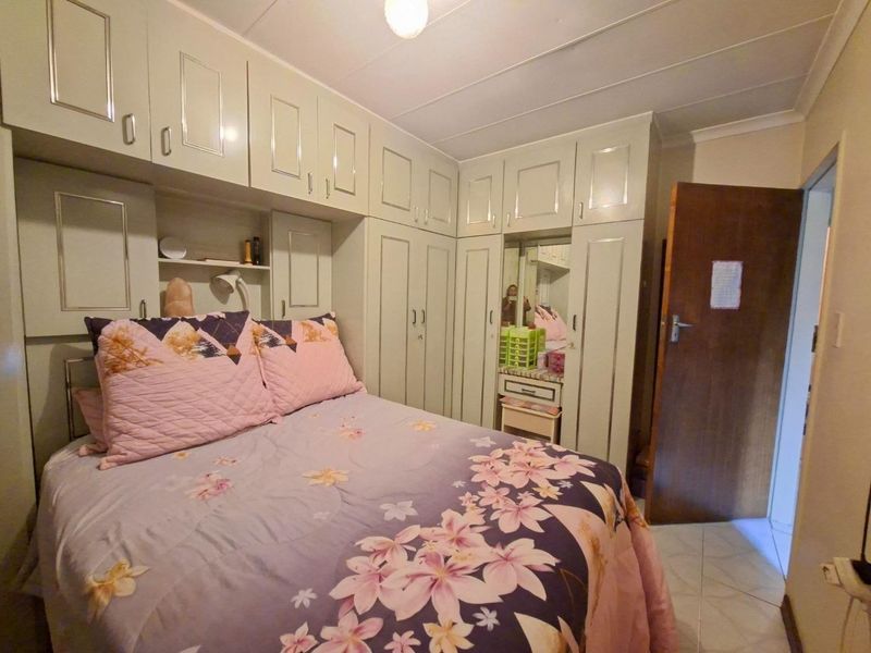 Welcome to your dream home nestled in the heart of Reservoir Hills, Durban. - Photo 6