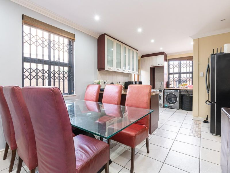 Lock Up & Go Townhouse Living - Photo 5