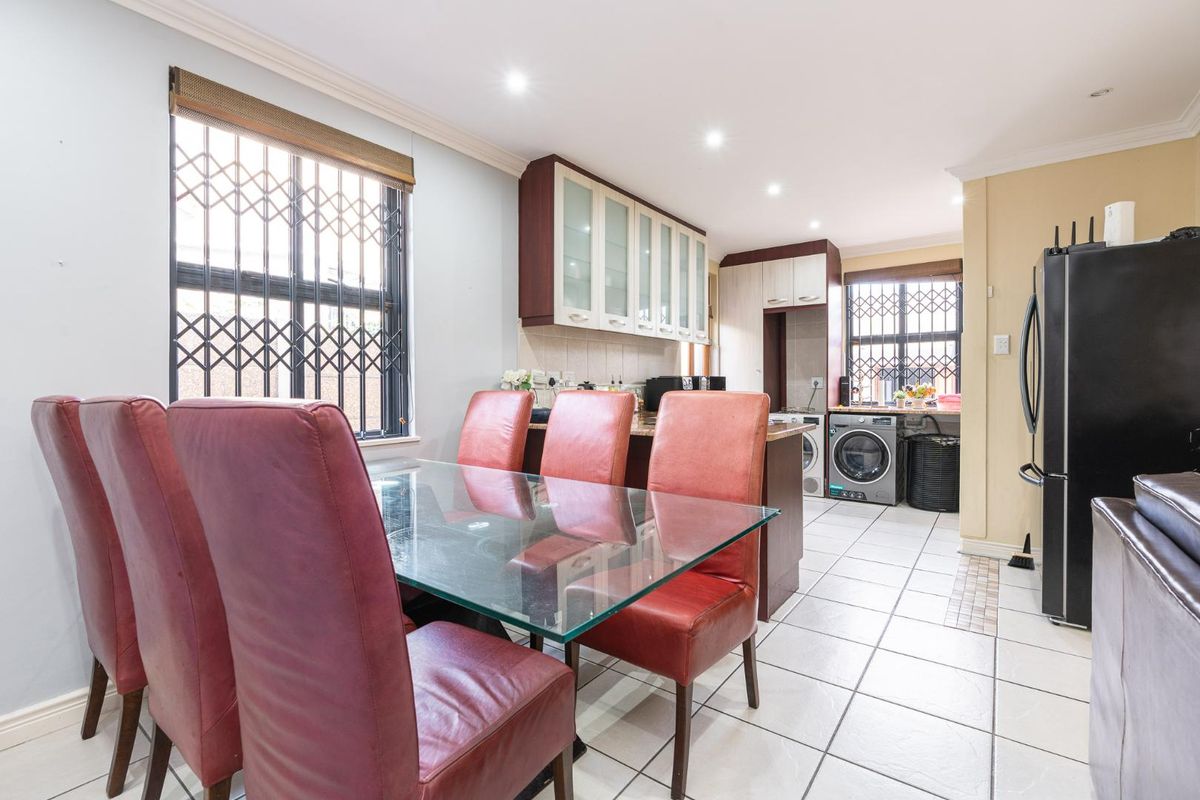 Lock Up & Go Townhouse Living - Photo 5