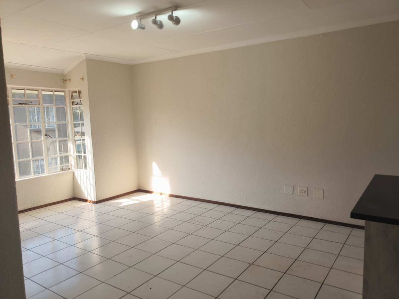 Ideal area - 2 bedroom first floor unit - Photo 6