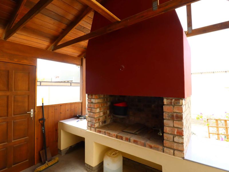 3 Bedroom Ocean View Family Home with Generator, Aircons, Fireplace, Laminated Floors & Excellent Security for sale in Swakopmund Namibia - Photo 10