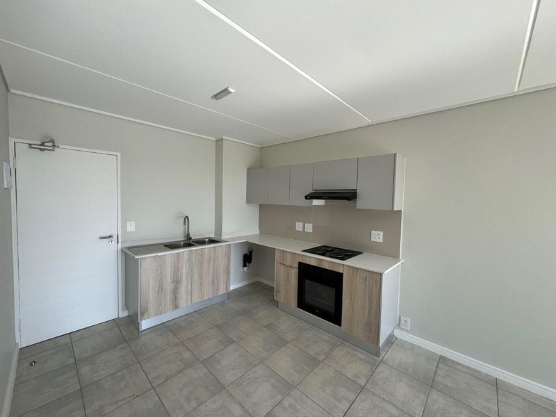 Modern Ground Floor Apartment with Private Garden - Photo 1