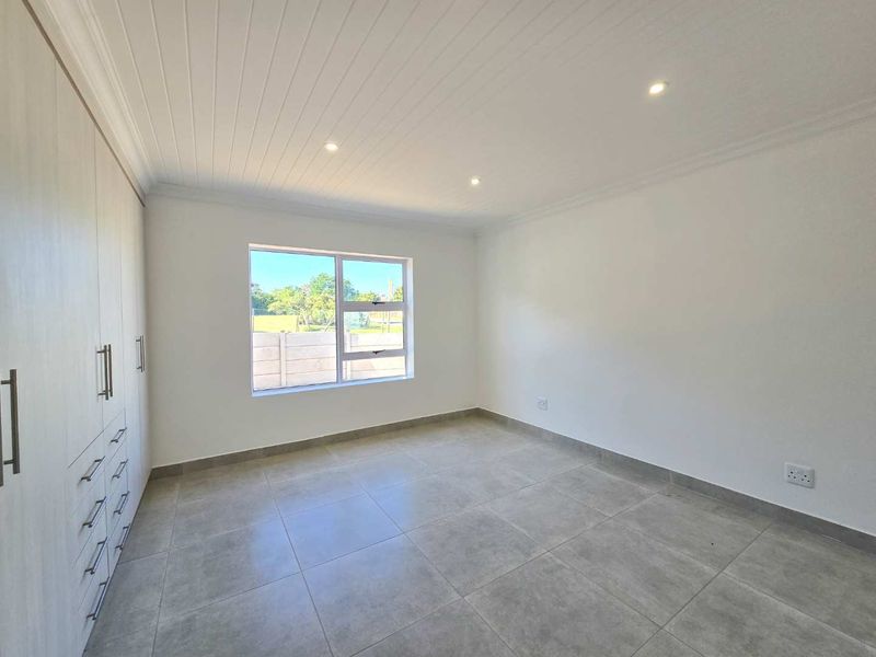 Newly built - Modern family home for sale in Stilbaai-Wes. - Photo 10