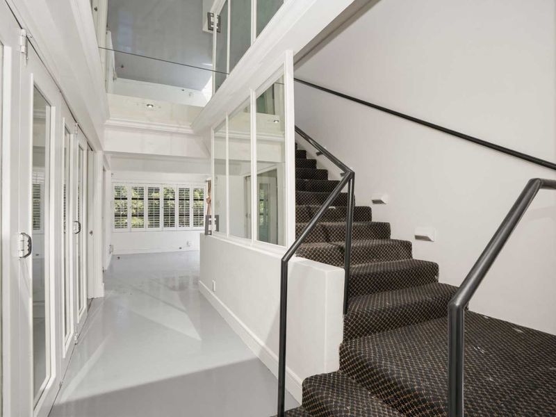3 PRIME FLOORS TO LET IN GARDENS WITH PANORAMIC VIEWS - Photo 10