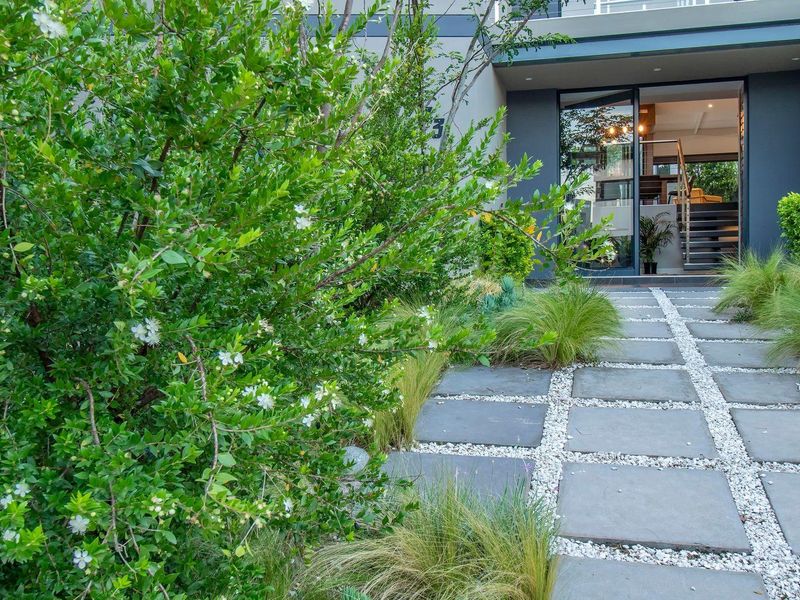 Modern day charm - Photo 3