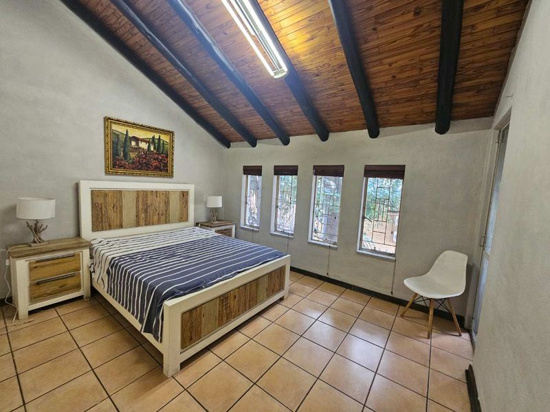 Furnished, modern, spacious 2-Bedroom Duplex Apartment in Villa La Mancha Complex in Brooklyn - Photo 3