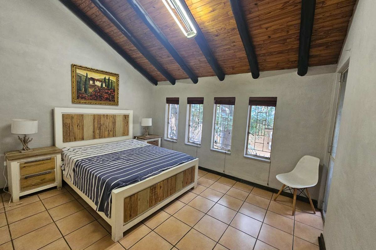 Furnished, modern, spacious 2-Bedroom Duplex Apartment in Villa La Mancha Complex in Brooklyn - Photo 3