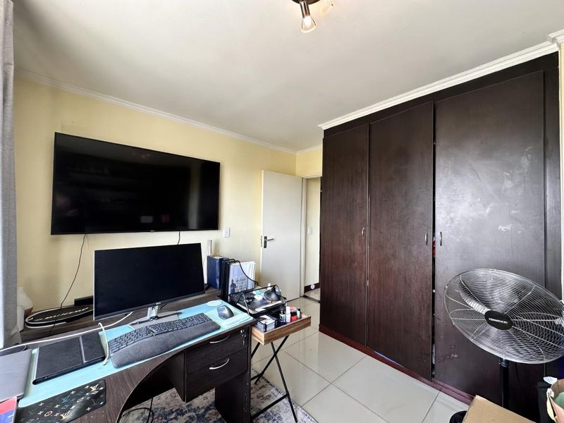 WELL PRICED 2 BEDROOM PENTHOUSE APARTMENT FOR SALE IN MIDRAND - Photo 10