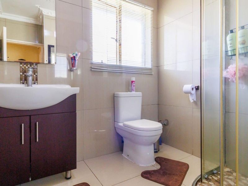 For Sale: Four Bedroom Two Bathroom Home with a Pool - Photo 7