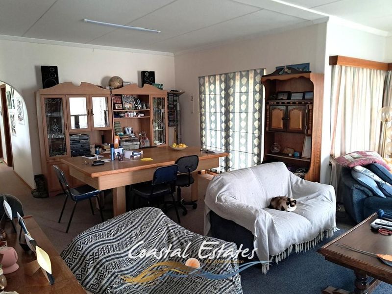 **Charming 5-Bedroom Corner Property in Kramersdorf** - Photo 8