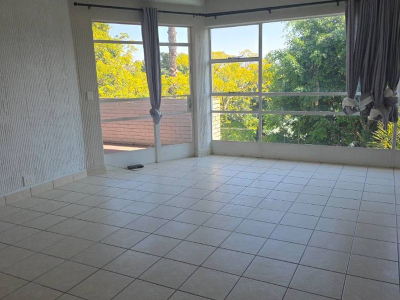 EXEPTIONAL 3 BED APARTMENT AT A REAL BARGAIN  SELLING PRICE - Photo 8