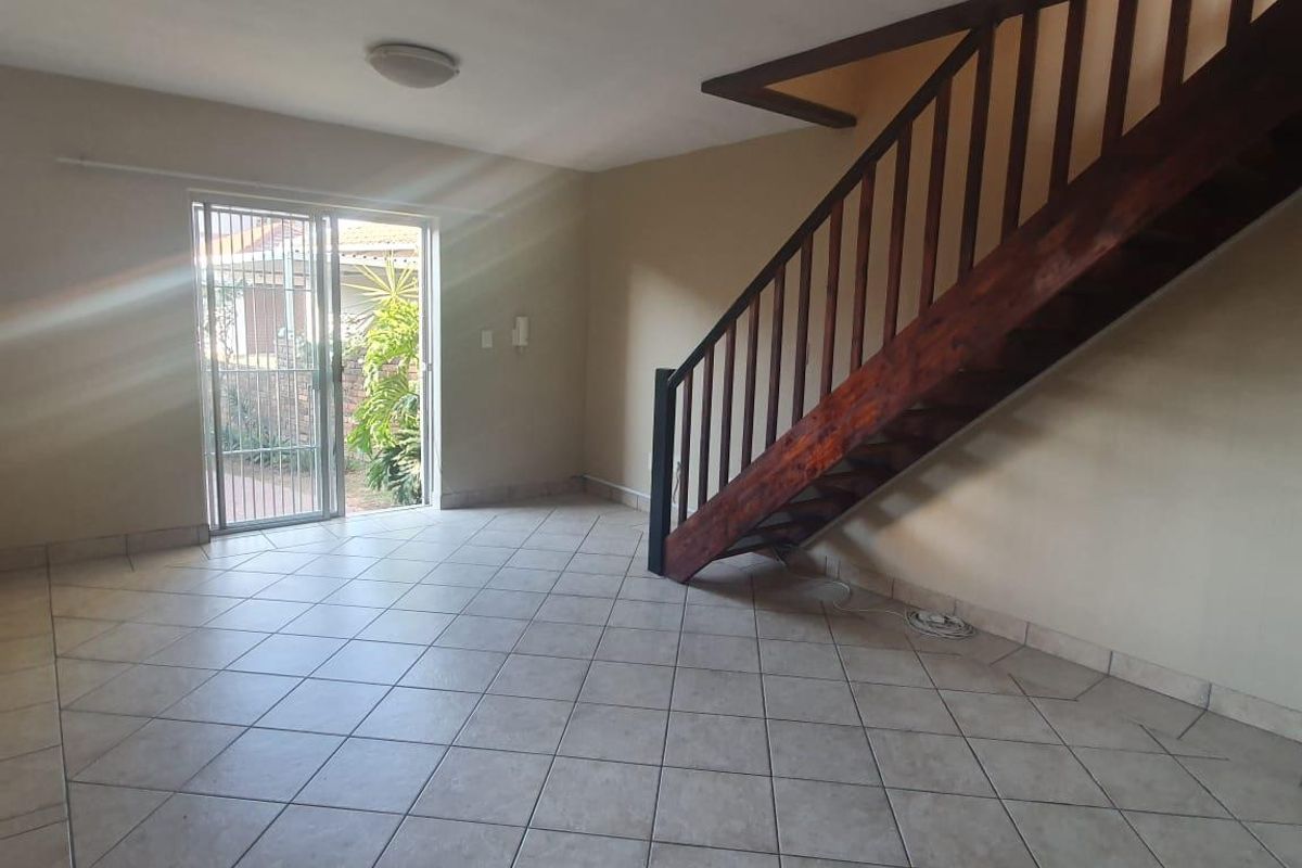 Beautiful Duplex For Sale in Erasmus Kloof! - Photo 5