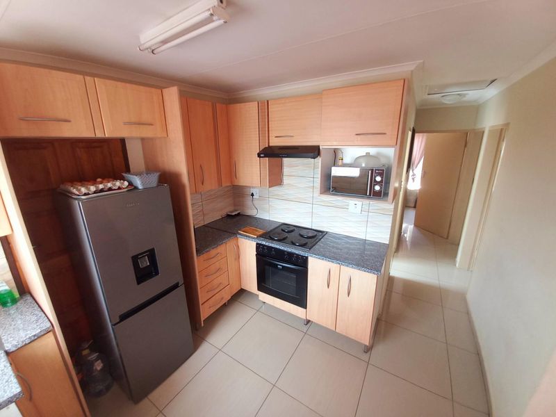 Three bedrooms house for sale in Soshanguve Block YY - Photo 7