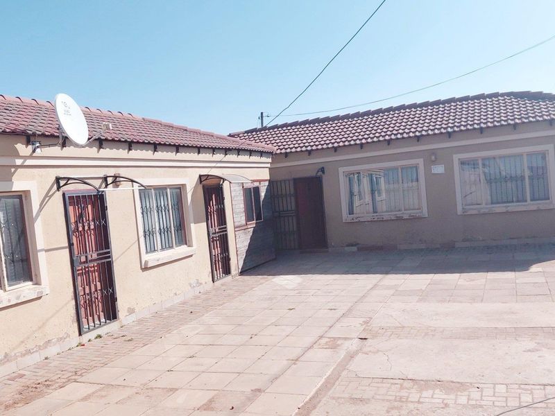 Secure Steady Income with This 6-Unit Rental Property - Photo 2