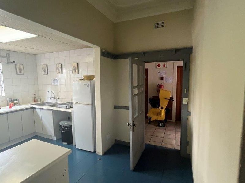 PRIME OFFICES TO RENT AND SITUATED AT 546 18TH AVENUE RIETFONTEIN  FOR ONLY R 35 000 PER MONTH. - Photo 8