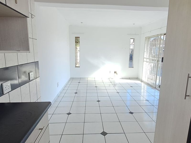 COZY & SECURE GARDEN COTTAGE TO RENT IN ELANDSPARK - Photo 9