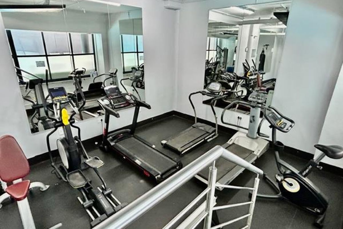 FULLY FURNISHED 2 BED AND 2 BATH APARTMENT FOR RENT - Photo 2