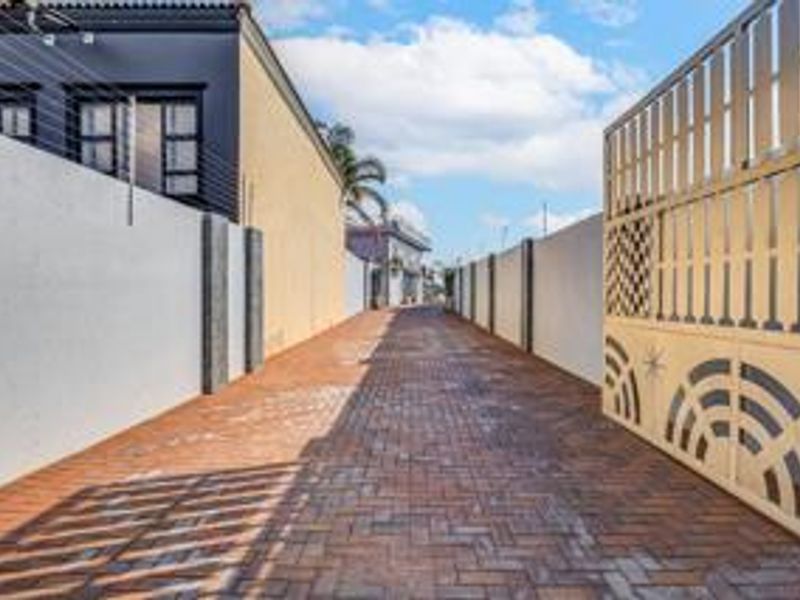 Dual Living In The Elegant Suburb of Bassonia - Photo 2