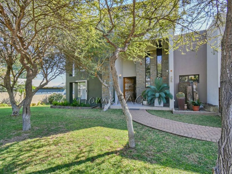 Ext 1, Outjo:  EYE CATCHING, 5 Bedr Double Storey home is for Sale - Photo 5